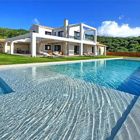 Luxury Ebellina By Posarellivillas * アカラヴィ